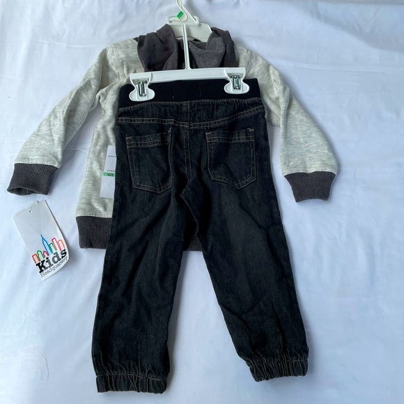 BNWT Kids HQ Baby Boys' 2-pc. Emergency Vehicles Hoodie & Denim Jogger Pant Set - Picture 3 of 5